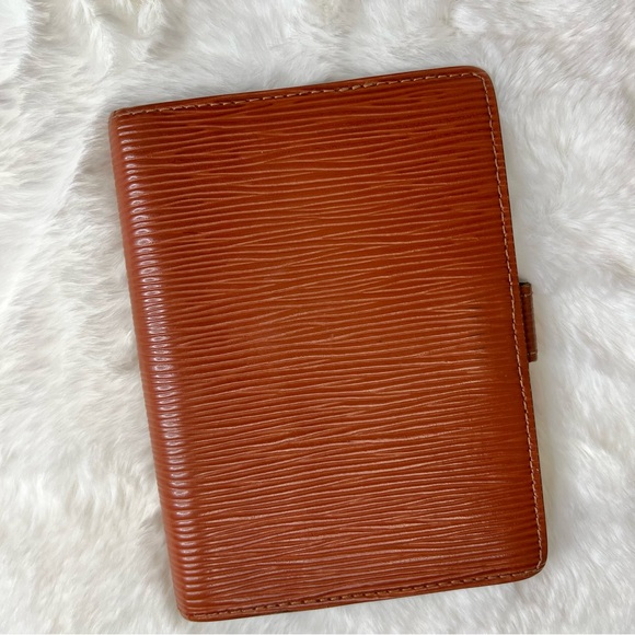 Louis Vuitton
Epi Leather PM Pocket Agenda/Wallet - Picture 10 of 14